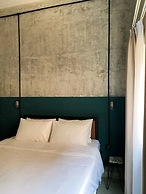 Sundays Café & Hotel