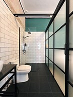 Sundays Café & Hotel