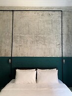 Sundays Café & Hotel