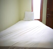 OYO Life 93382 Gajayana Kost Female Only Syariah