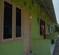 OYO Life 93382 Gajayana Kost Female Only Syariah