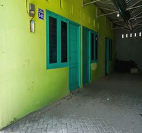 OYO Life 93382 Gajayana Kost Female Only Syariah