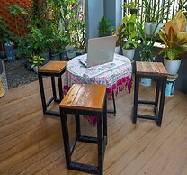 OYO Life 93382 Gajayana Kost Female Only Syariah