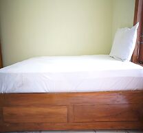 OYO Life 93382 Gajayana Kost Female Only Syariah