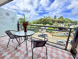 Crown Royale Hotel & Lounge