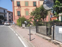 CLOSE TO GOLF COURT FLAT