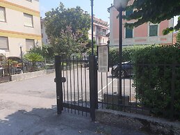 CLOSE TO GOLF COURT FLAT