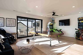 Designer Digs 9 Bedroom Home