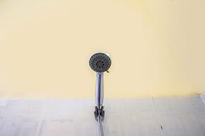 Capital O 93391 Golden Manggis Hotel Near SMKN 1 Lingsar