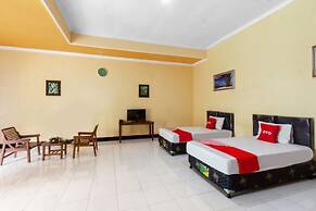 Capital O 93391 Golden Manggis Hotel Near SMKN 1 Lingsar