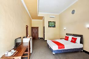 Capital O 93391 Golden Manggis Hotel Near SMKN 1 Lingsar