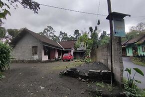 OYO 93395 Pondok Wisata Sekar KemuningNearWonogondang Camp ( Bumi Perk