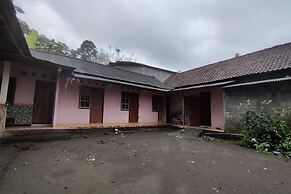 OYO 93395 Pondok Wisata Sekar KemuningNearWonogondang Camp ( Bumi Perk