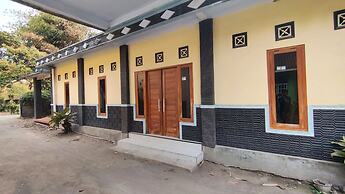 OYO 93394 Pondok Wisata Kurniawan 2NearWonogondang Camp ( Bumi Perkema