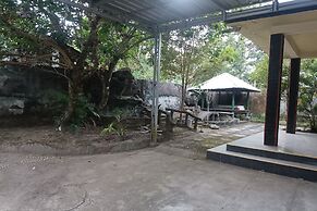 OYO 93408 Penginapan Annisya Near SMA Negeri 2 Mataram