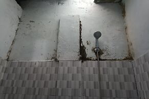 OYO 93408 Penginapan Annisya Near SMA Negeri 2 Mataram