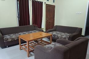 OYO 93408 Penginapan Annisya Near SMA Negeri 2 Mataram