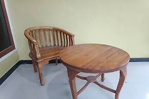 OYO 93408 Penginapan Annisya Near SMA Negeri 2 Mataram