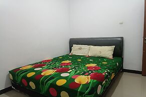 OYO 93408 Penginapan Annisya Near SMA Negeri 2 Mataram