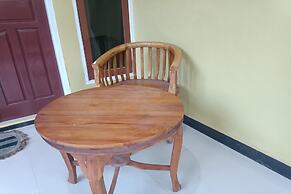 OYO 93408 Penginapan Annisya Near SMA Negeri 2 Mataram