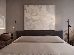 Monastik Living in Athina