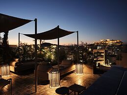 Monastik Living in Athina