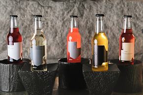 Monastik Living in Athina