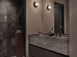 Monastik Living in Athina