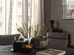 Monastik Living in Athina