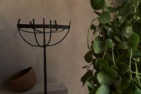 Monastik Living in Athina