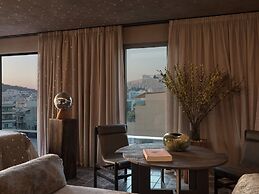 Monastik Living in Athina