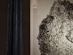 Monastik Living in Athina