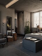 Monastik Living in Athina