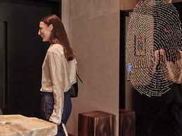 Monastik Living in Athina