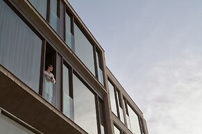 Monastik Living in Athina