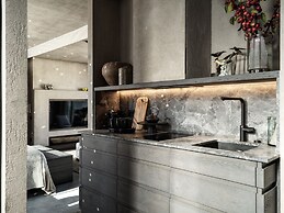 Monastik Living in Athina