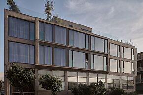 Monastik Living in Athina