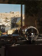 Monastik Living in Athina