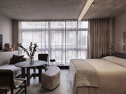 Monastik Living in Athina