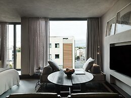 Monastik Living in Athina