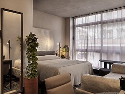 Monastik Living in Athina