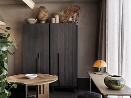 Monastik Living in Athina