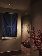 Monastik Living in Athina