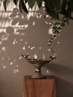 Monastik Living in Athina