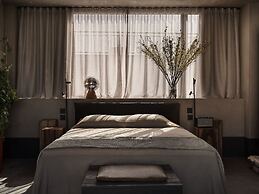 Monastik Living in Athina