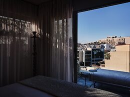 Monastik Living in Athina