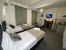 Cosy 3BD Guesthouse. Private Bathrooms