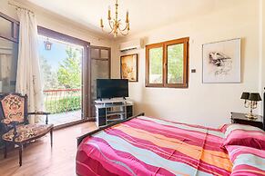 Estate Villa OINOI with Pool