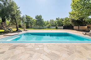 Estate Villa OINOI with Pool
