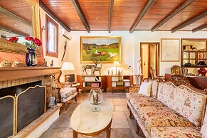 Estate Villa OINOI with Pool